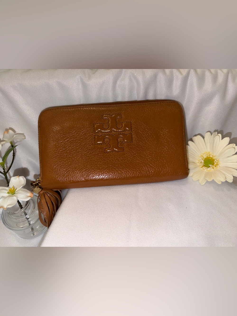 ✨ Tory Burch Thea Pebbled Leather Zip Continental Wallet Tassel Cognac - Picture 6 of 15